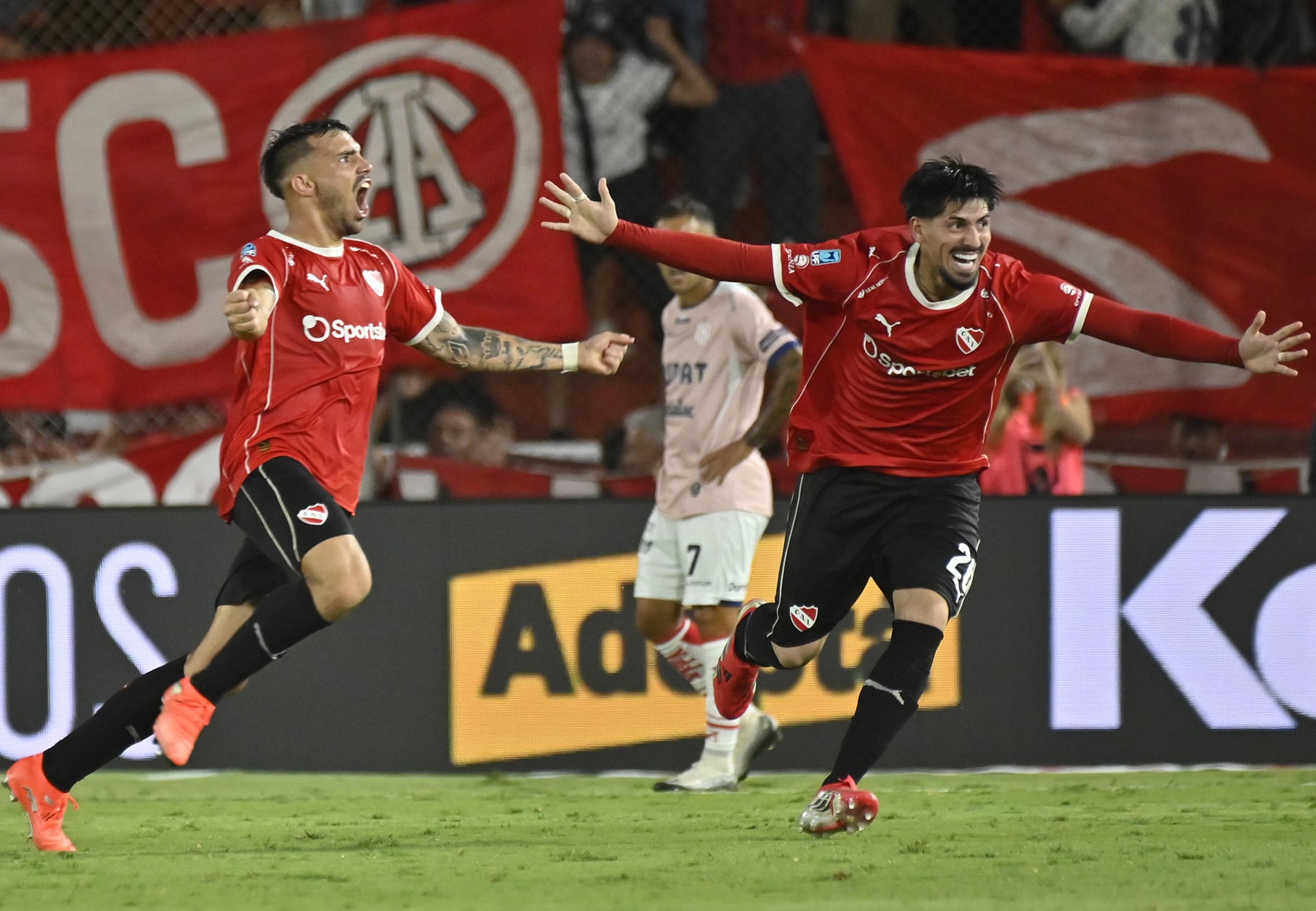 El equipo de Avellaneda llegó al encuentro con el objetivo de mantenerse en lo alto de la Zona A (FotoBaires)