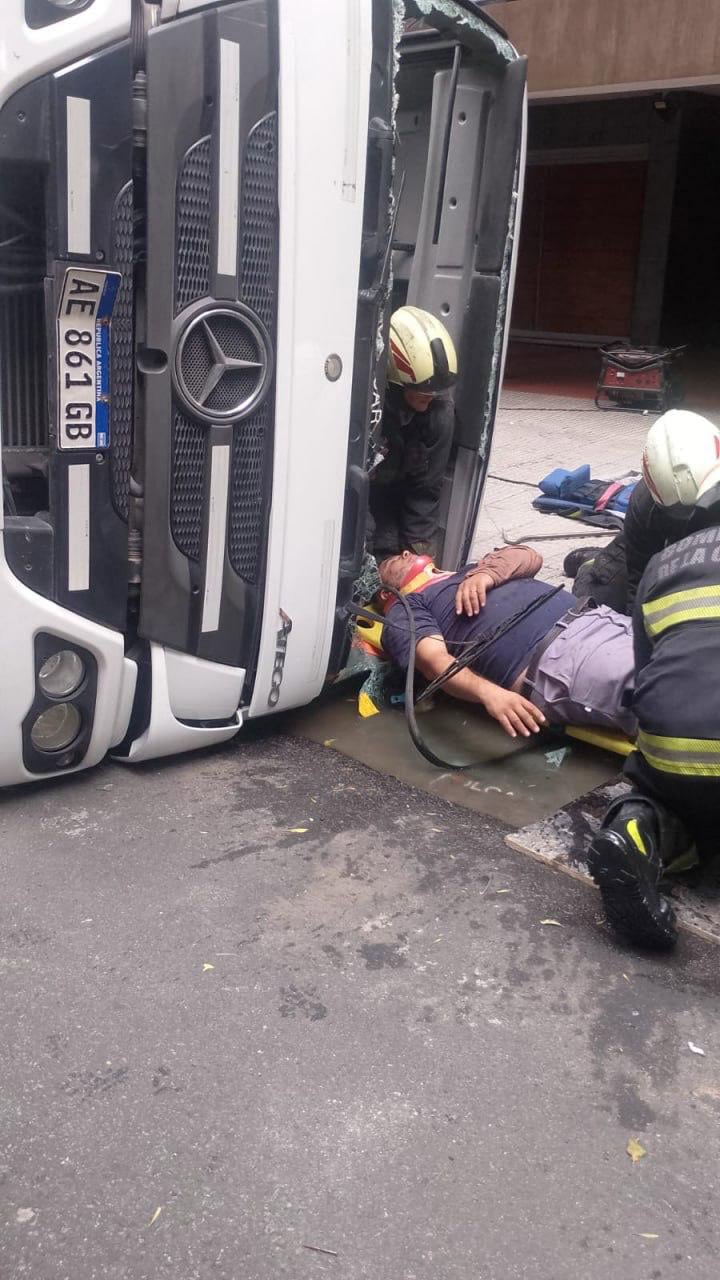 El rescate del chofer herido 