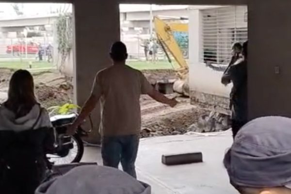 Tensión en Parque Patricios: los vecinos quisieron entrar por la fuerza a sus departamentos, a tres días del derrumbe