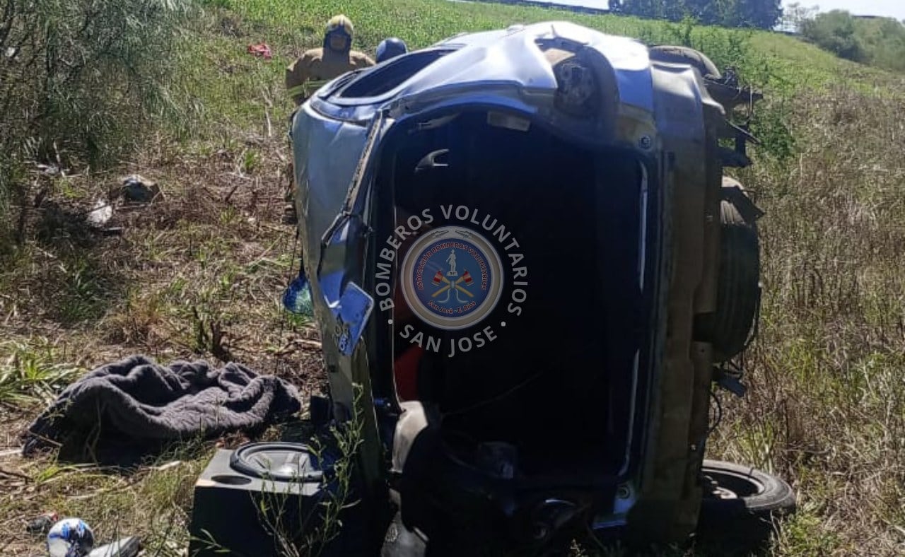 El accidente tuvo lugar cerca de Colón, solo la familia viajaba en el automóvil