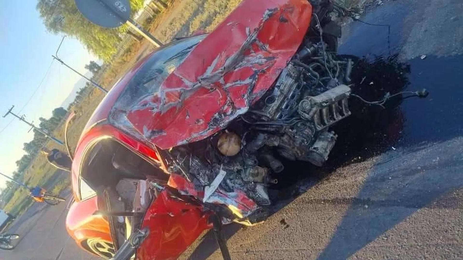 El audi quedó completamente destrozado, luego del accidente