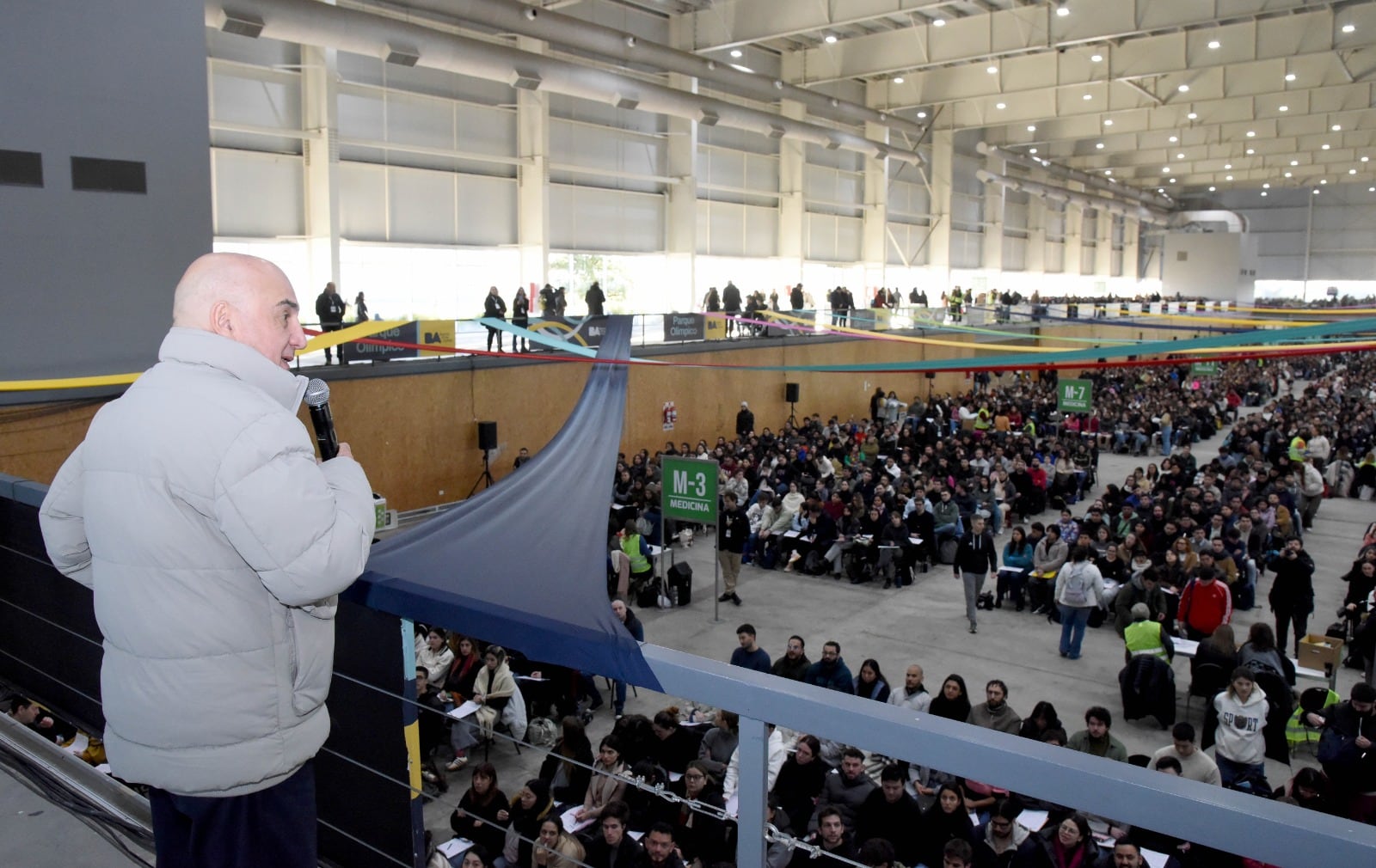 El 1 de julio del año pasado más de 8.000 aspirantes rindieron el Examen Único de Residencias en Parque Roca, luego el Ministerio del Interior detectó irregularidades en 200 exámenes