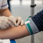 Un análisis de sangre podría anticipar el riesgo de demencia hasta 25 años antes en mujeres