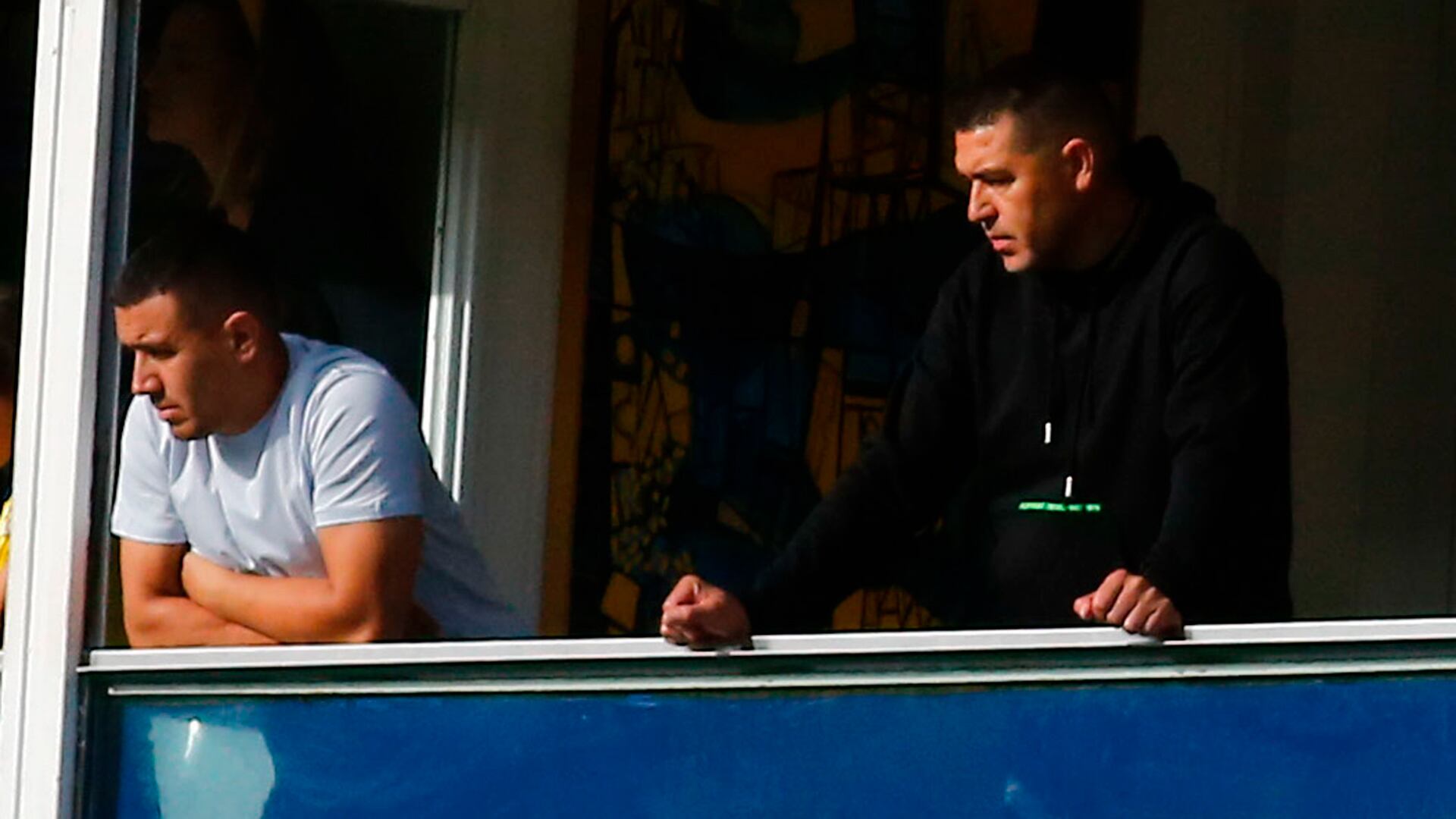 Cristian y Juan Román Riquelme en uno de los palcos de la Bombonera