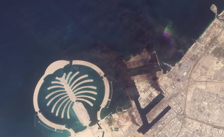 Un incendio obligó a cerrar un centro de datos de Amazon en Emiratos Árabes Unidos en medio de los ataques iraníes