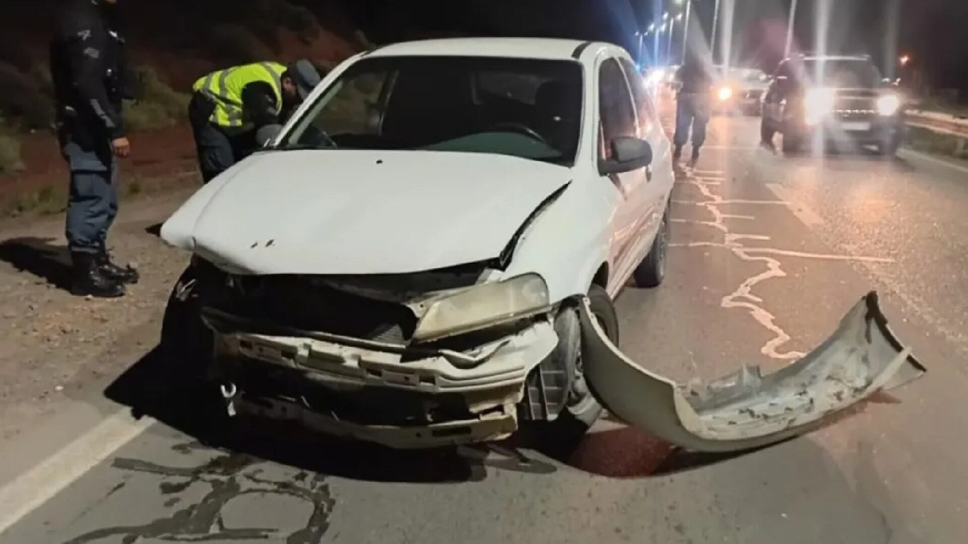 Así quedó el vehículo tras el choque en la Ruta 7 (Diario de Río Negro)