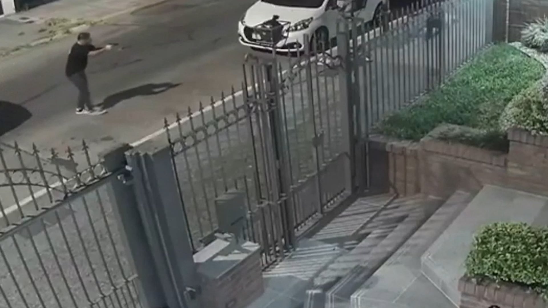 Un policía se enfrentó a tiros con delincuentes en Ramos Mejía y capturó a un ladrón con un extenso prontuario