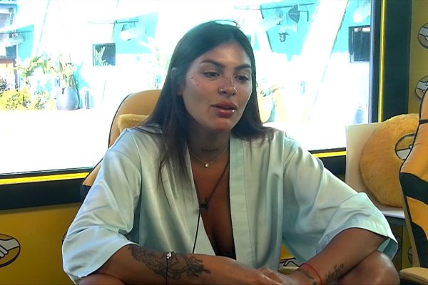 Una participante dejó a su pareja en vivo al sentirse cercana a otro jugador en Gran Hermano