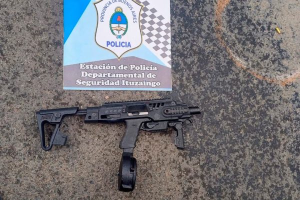 Uno de los asaltantes del cantante Ponte Perro ya era buscado por el crimen de un policía retirado