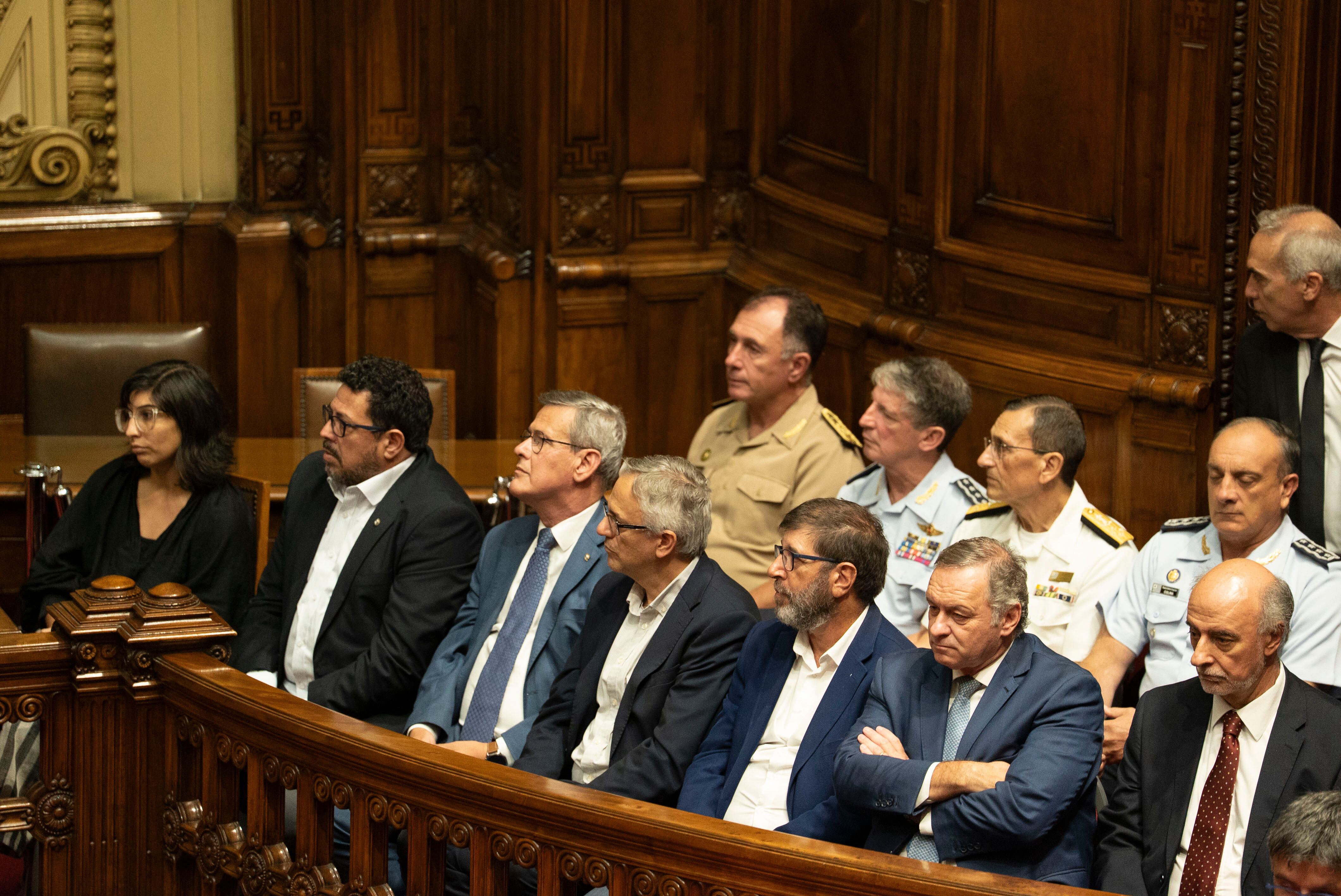 El secretario de Presidencia, Alejandro Sánchez, el prosecretario de Presidencia, Jorge Díaz, el director de la OPP, Rodrigo Arim, el presidente del Frente Amplio, Fernando Pereira, el presidente del Partido Nacional, Álvaro Delgado, y el presidente del Partido Independiente, Pablo Mieres (Presidencia)