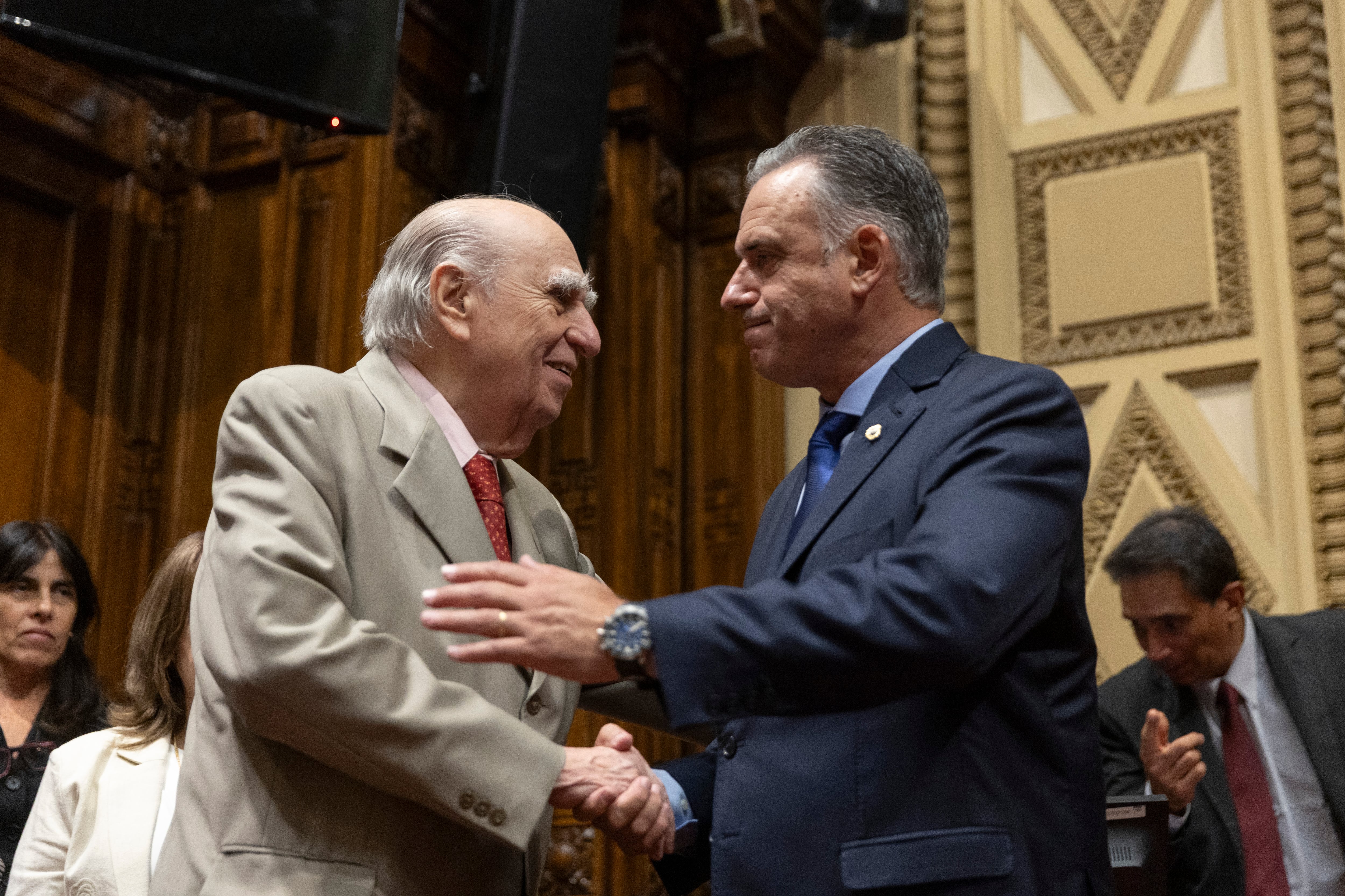 .El presidente de Uruguay, Yamandú Orsi, junto al expresidente Julio María Sanguinetti (Presidencia)