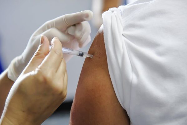 ¿Vas al extranjero? Los CDC advierten a los viajeros sobre el riesgo de polio en varios países