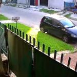 Video: en un robo, le dispararon por la espalda a un policía de civil que ya había entregado su auto