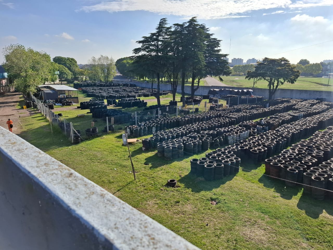 Las miles de gomas que serán usadas para las defensas