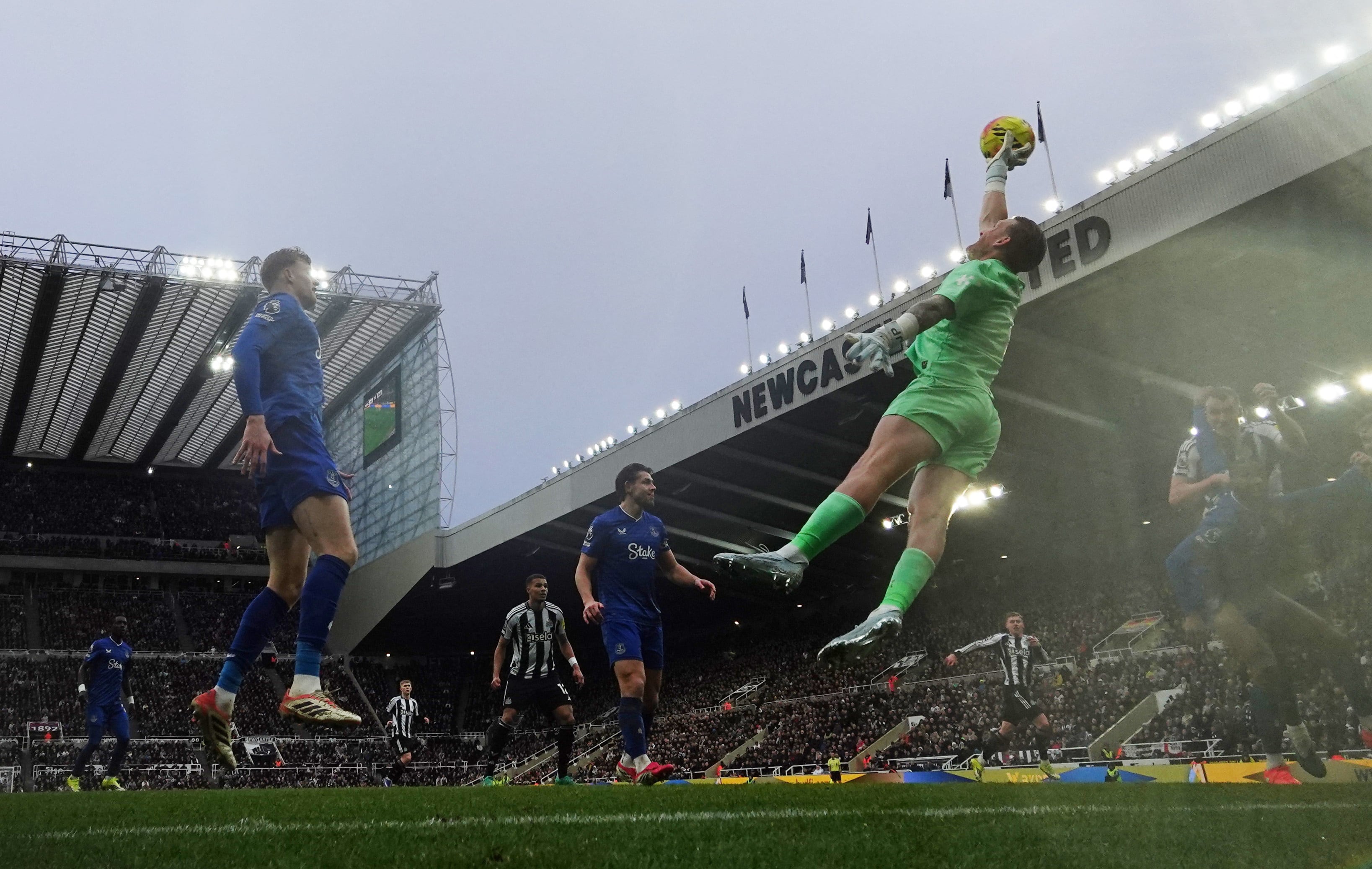 La espectacular atajada de Jordan Pickford (Reuters/Lee Smith)