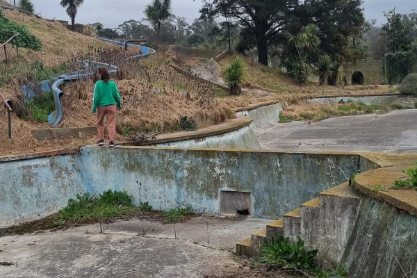 Waterland: el parque acuático que prometía ser el “Disney argentino” y terminó en ruinas porque se construyó sobre un basural