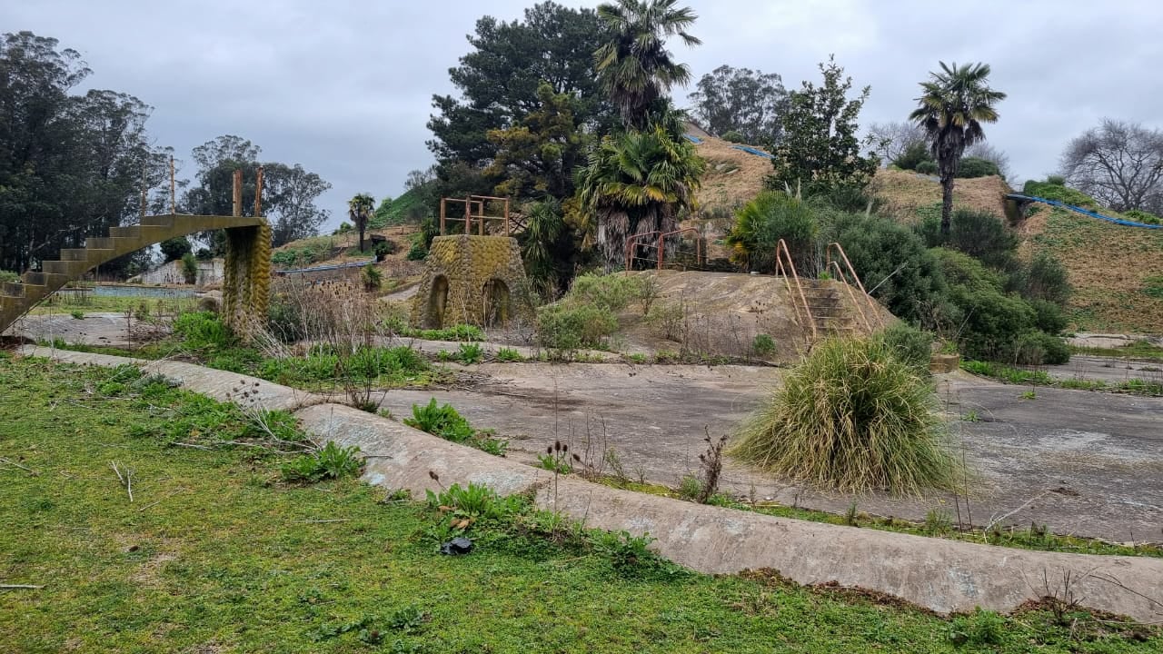 Interior en ruinas del parque acuático Waterland, el 