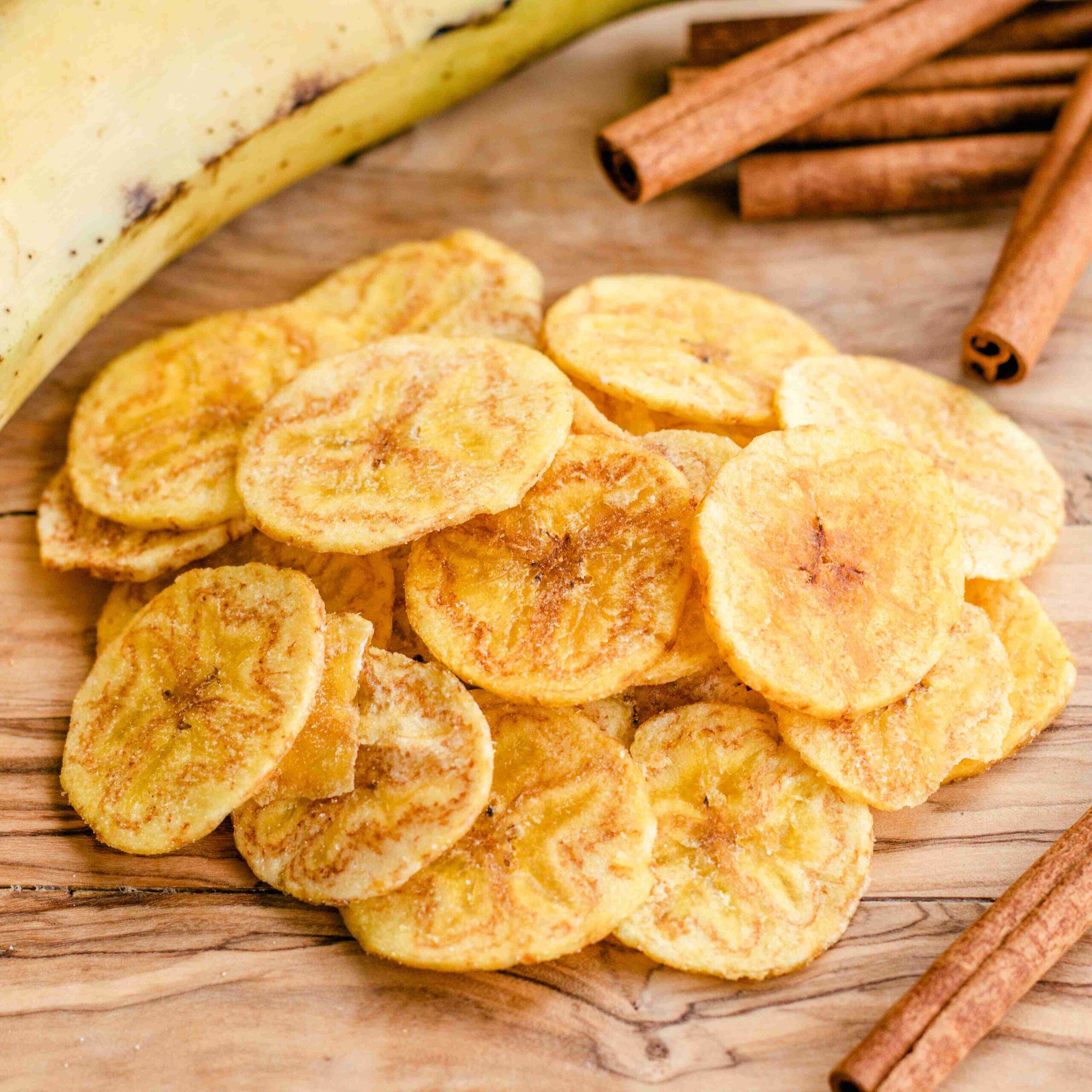 Los chips de plátano y las palomitas de maíz al aire destacan como tentempiés recomendados por cardiólogos para aumentar la saciedad sin grasas saturadas (crédito Common Threads)