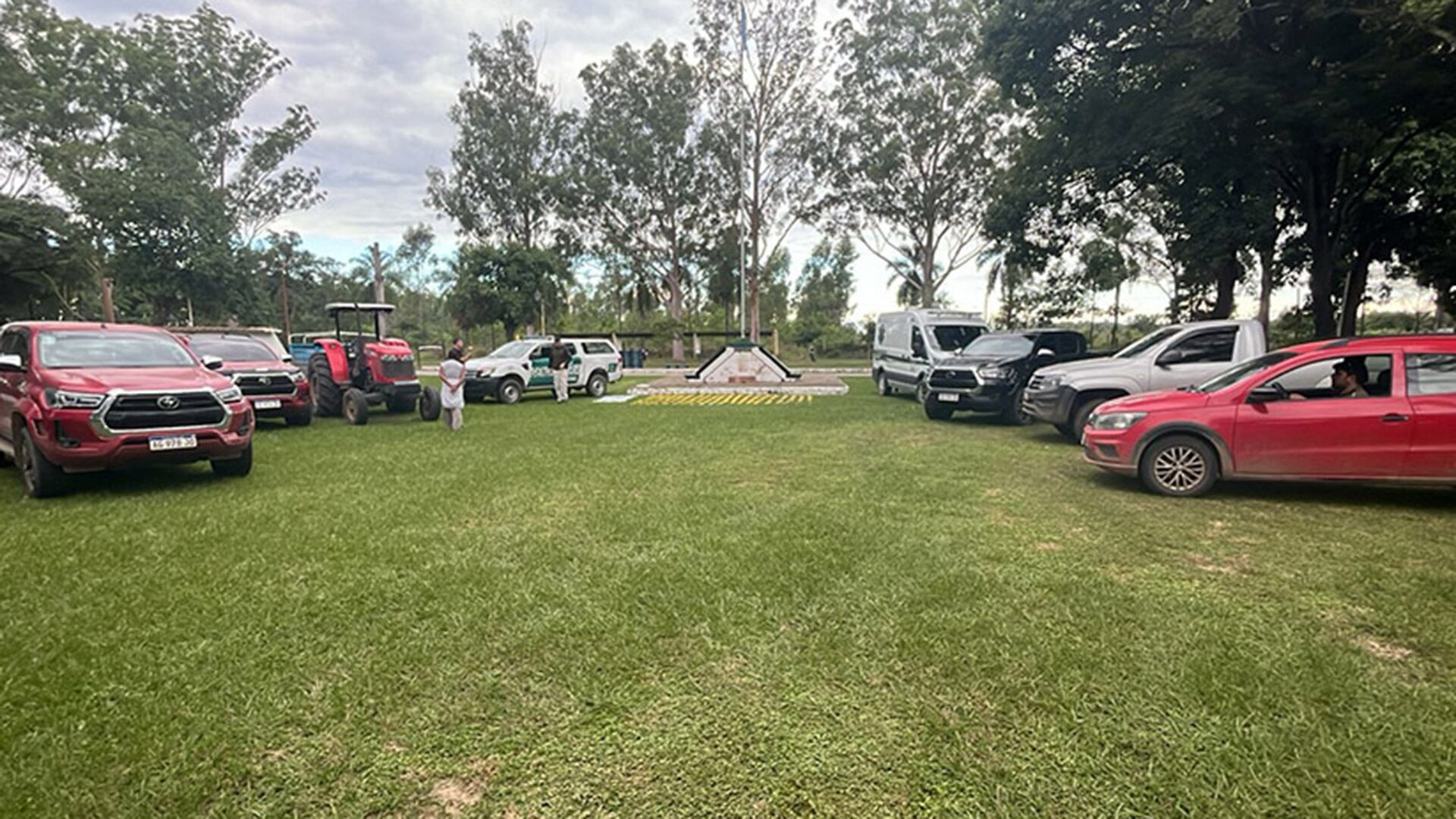 La droga y los vehículos secuestrados en el operativo