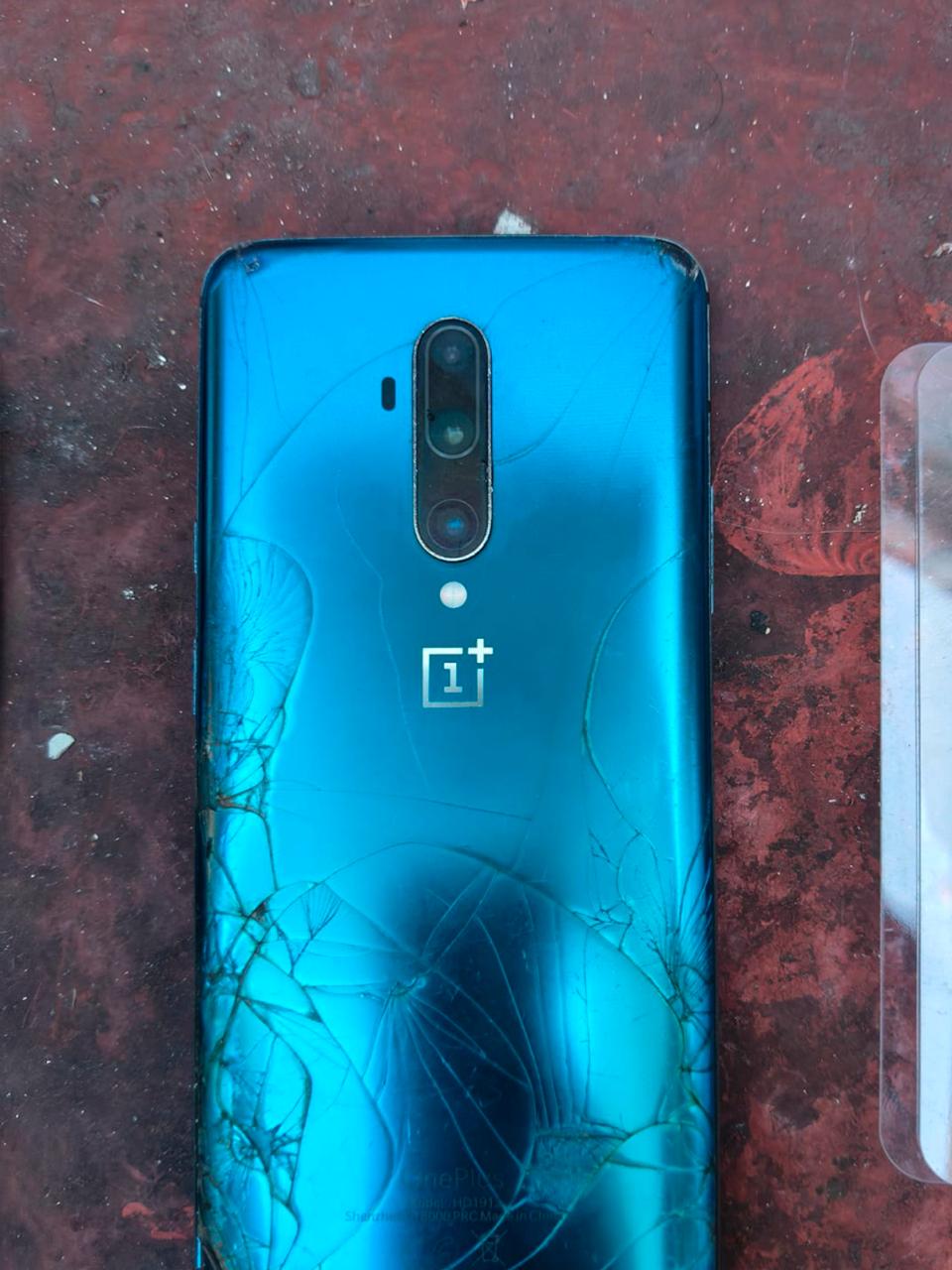 Amenazas escolares: allanaron la casa de un alumno que se sacó fotos con un arma en el baño de un colegio de Balvanera