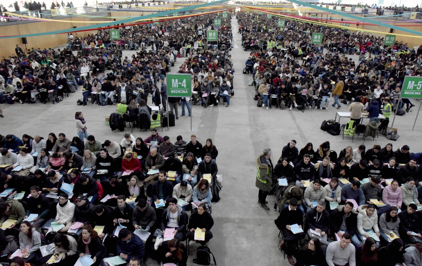 Quienes ya se encuentren en el sistema tendrán la posibilidad de terminar su residencia con las condiciones previas o adherirse a la modalidad de beca nacional, según lo establece el nuevo reglamento recién anunciado (Ministerio de Salud)