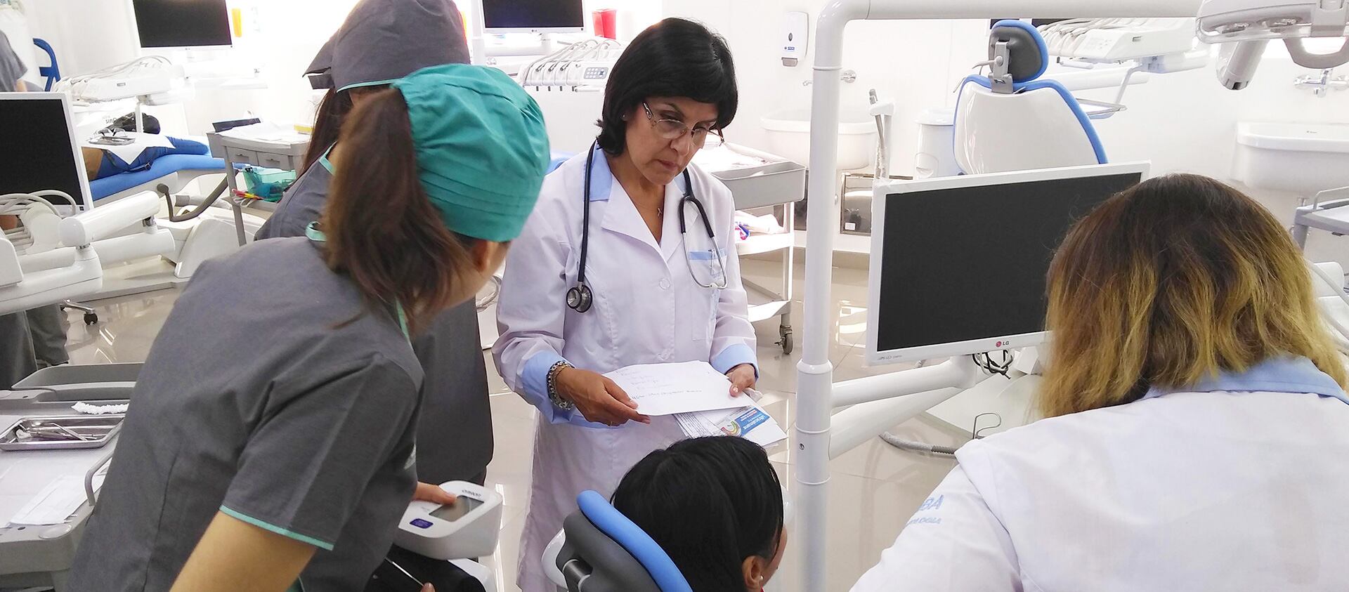 El reglamento habilita que provincias y jurisdicciones definan sus propios exámenes y criterios de evaluación para cubrir los cupos en residencias públicas nacionales a partir de este año, ampliando el alcance local
(Odontología UBA)