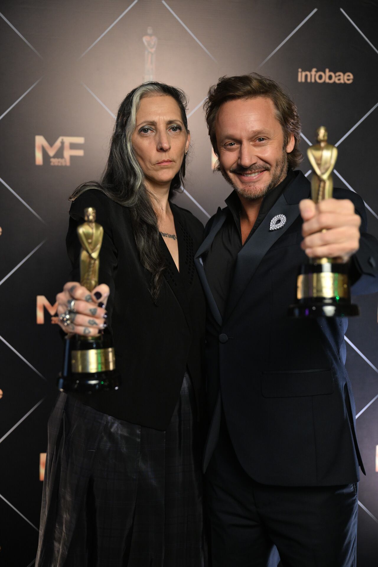 Benjamín Vicuña compartió su distinción en estilo de ficción con su diseñadora de vestuario, resaltando el trabajo en equipo detrás de escena en televisión y moda