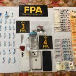 Atraparon a dos jóvenes que ocultaban 150 dosis de droga y una balanza en el techo de su auto