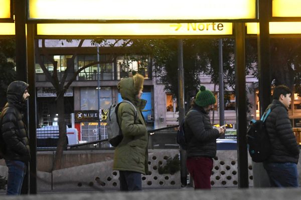 Avanza un frente frío intenso: cuándo llega el aire polar al AMBA con ráfagas de hasta 100 km/h