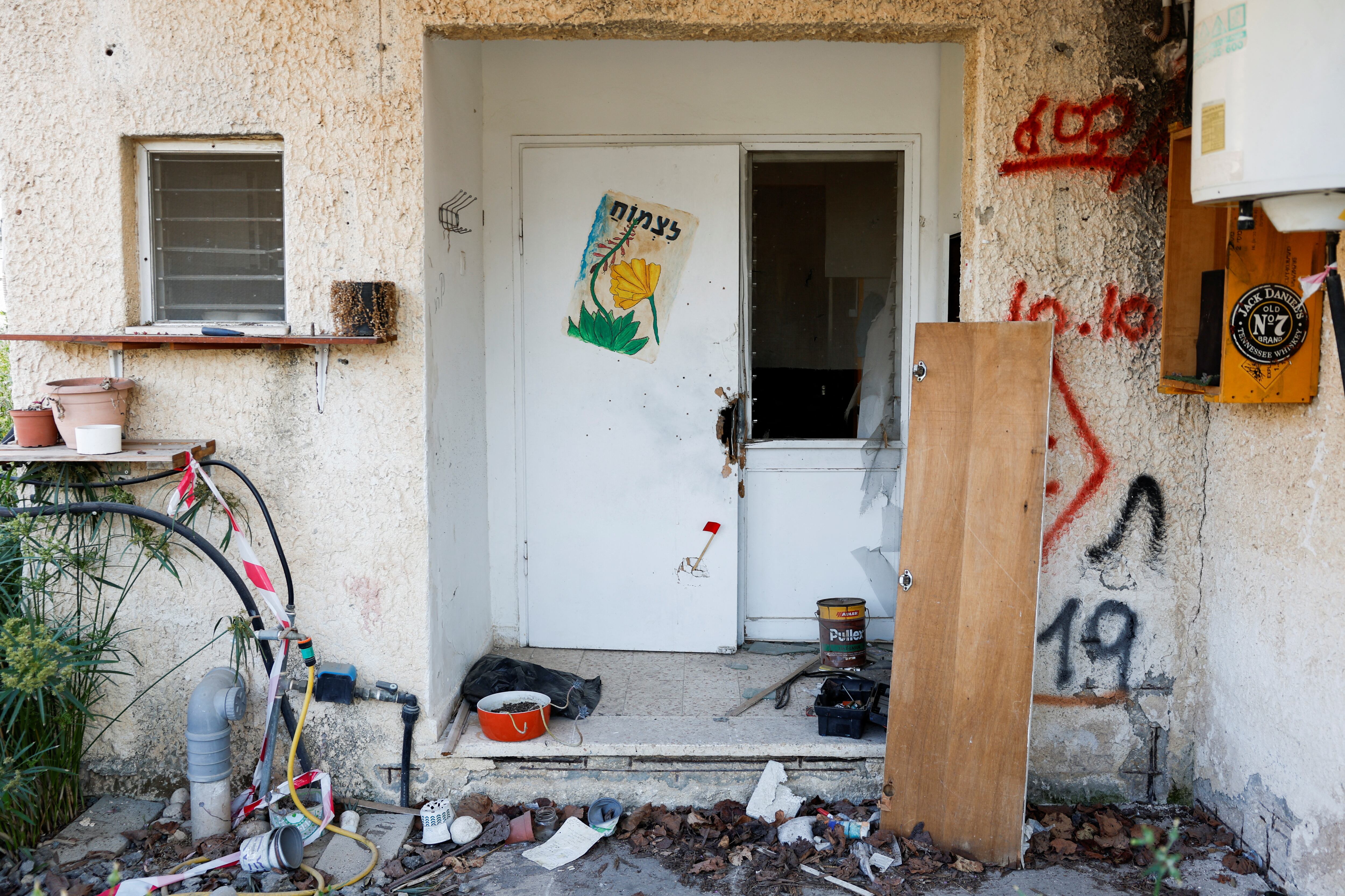 Los terroristas de Hamas asesinaron a 60 personas en el kibbutz Kfar Aza y se llevaron 19 secuestrados