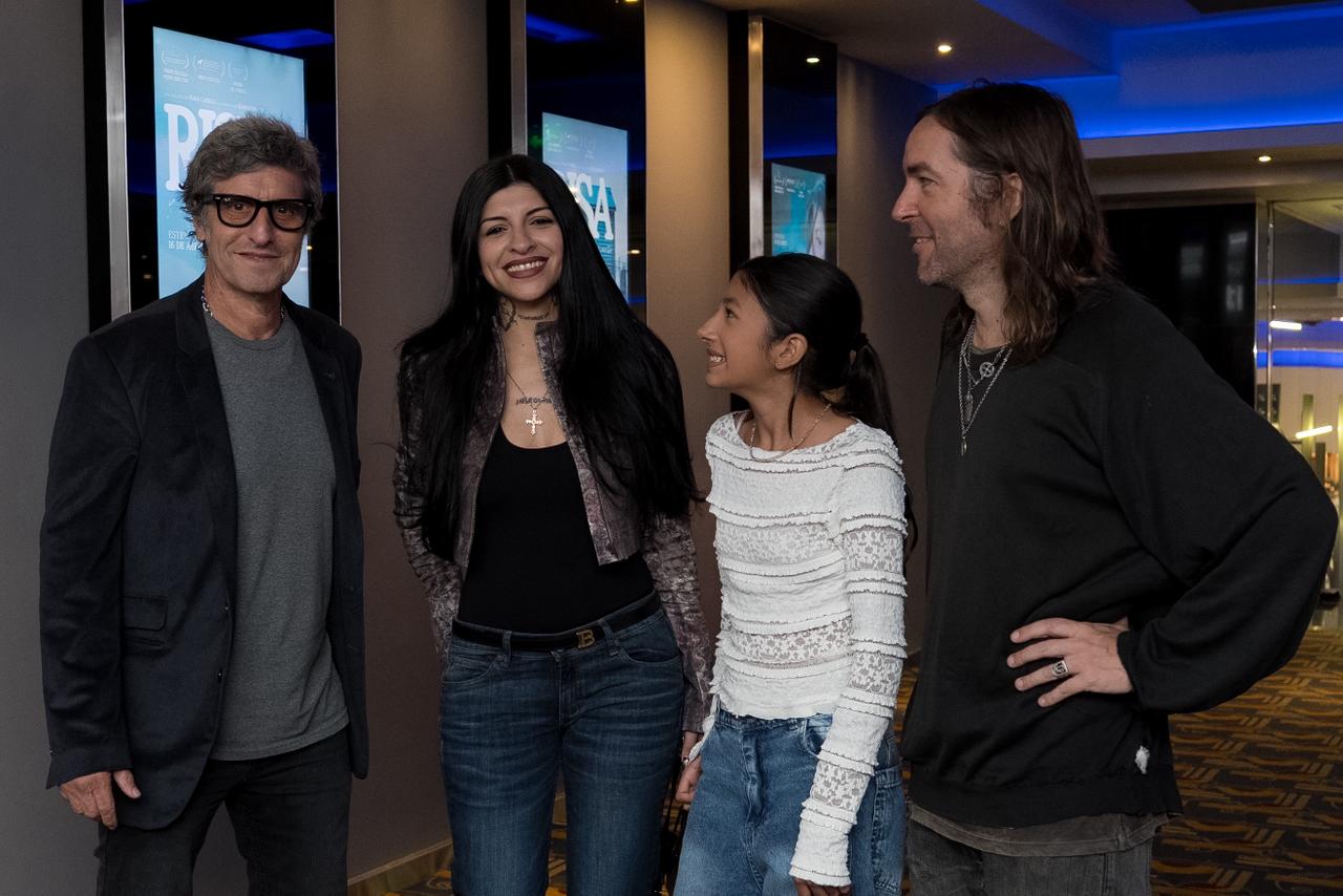 Diego, Cazzu, Elena y Juan, el director, en la presentación de la película