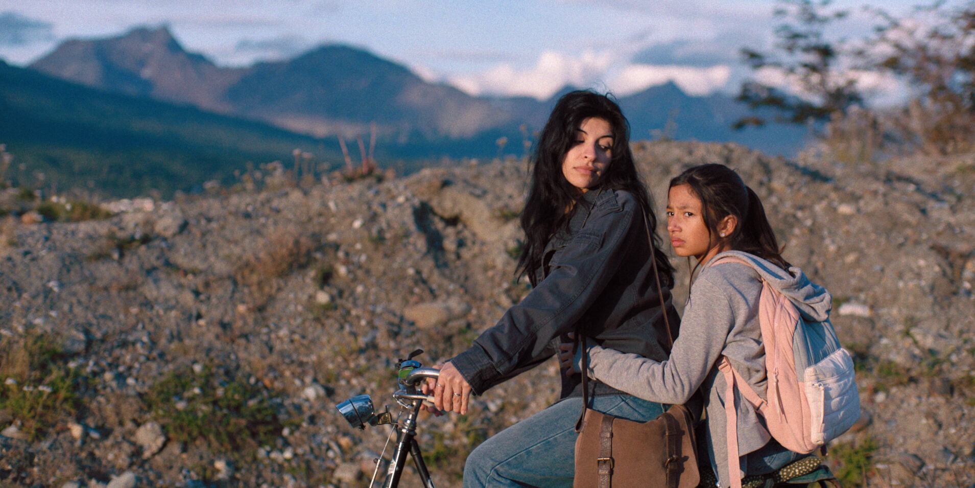 Cazzu se animó a salir de su zona de confort y protagonizó su primera película. Esto lo hizo junto a Diego Peretti y Elena Romero, bajo la dirección de Juan Cabral 