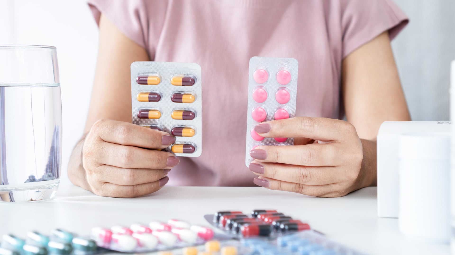 La resistencia a los antimicrobianos, que ya causa más de 1,27 millones de muertes anuales, amenaza con revertir décadas de avances médicos - crédito Canva