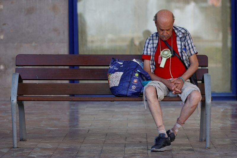 El cambio climático agrava los riesgos para la salud de las personas mayores./Archivo REUTERS/Eva Manez
