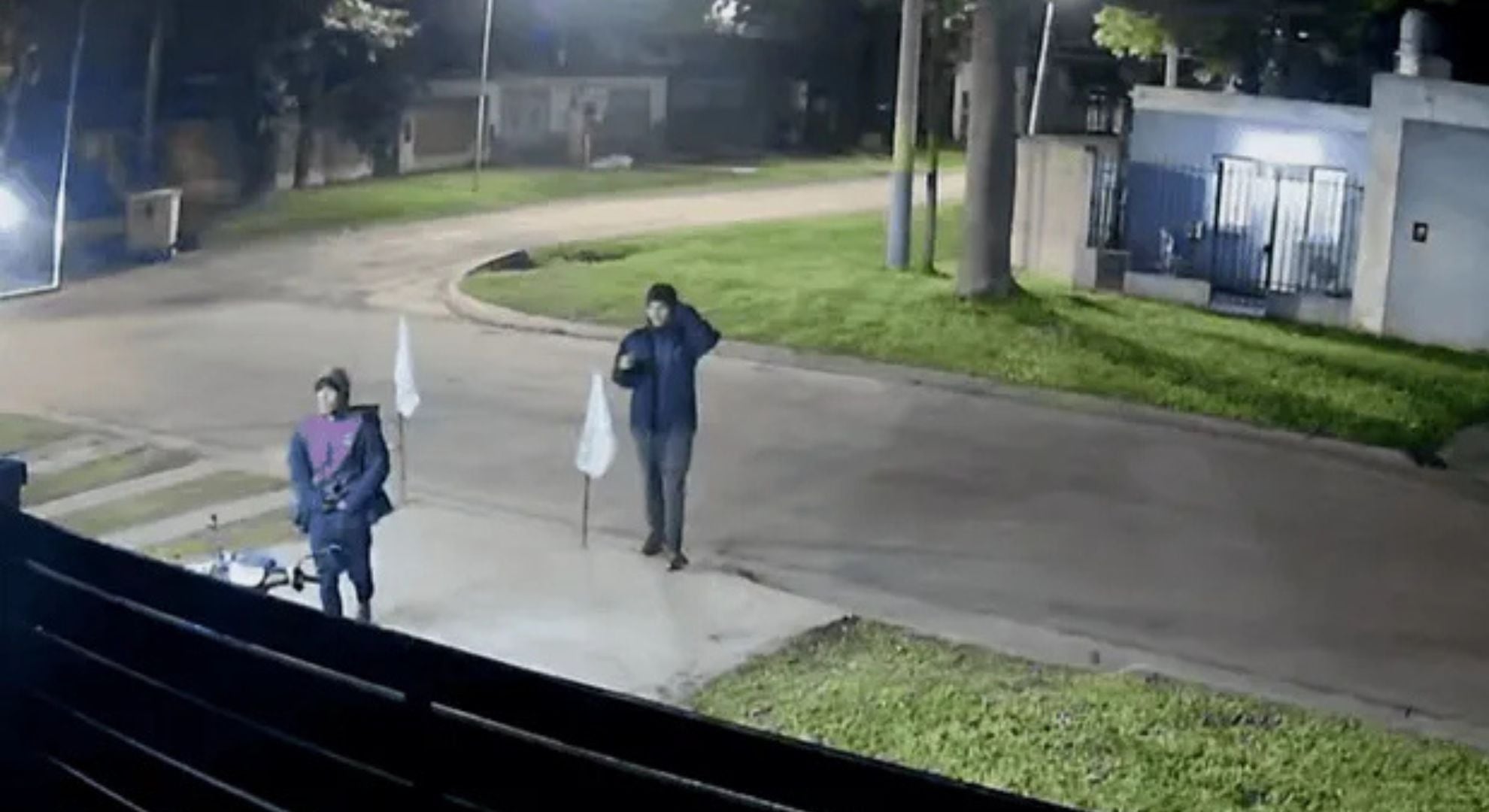 Los delincuentes fueron captados por una de las cámaras de seguridad (Foto: La Capital)