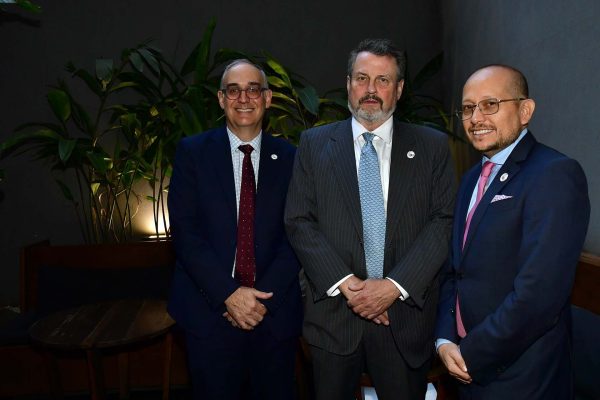 Cómo opera el Partido Comunista Chino para socavar la democracia en América Latina, según el Instituto Republicano Internacional