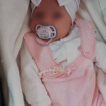 Córdoba: una mujer estaba por dar a luz en su casa, llamó a emergencias y la policía la asistió en el parto