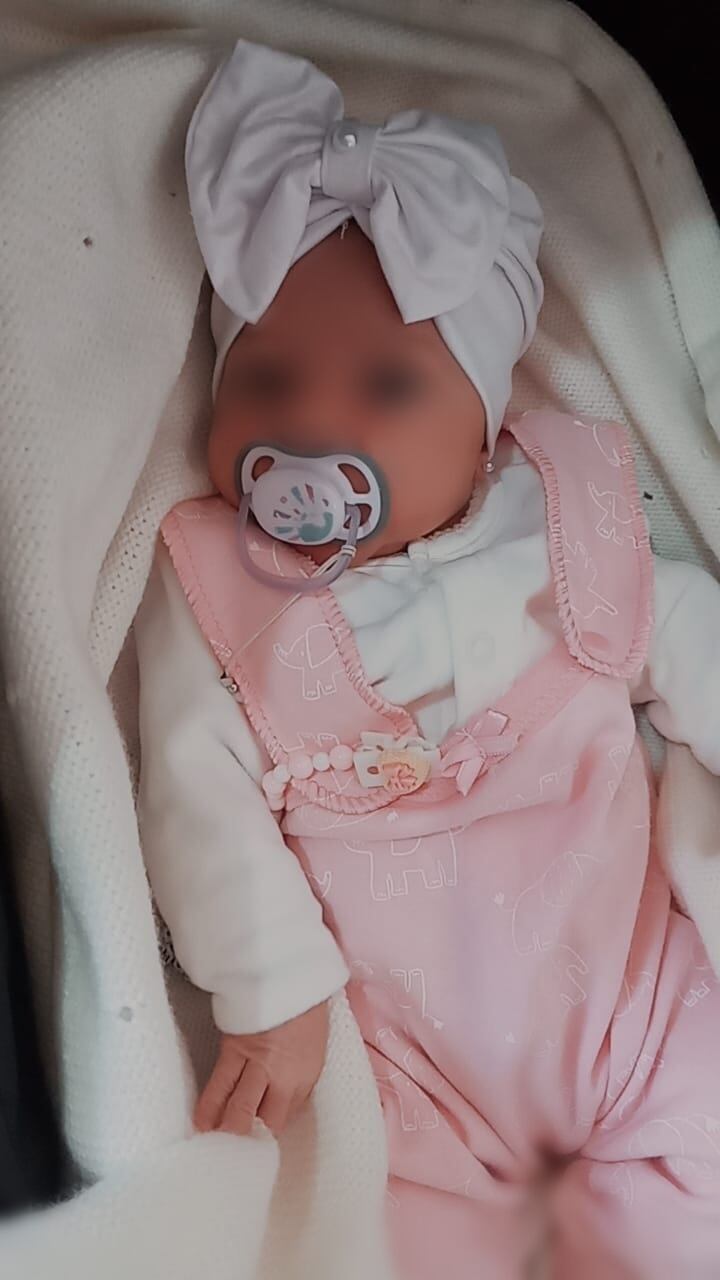 Córdoba: una mujer estaba por dar a luz en su casa, llamó a emergencias y la policía la asistió en el parto