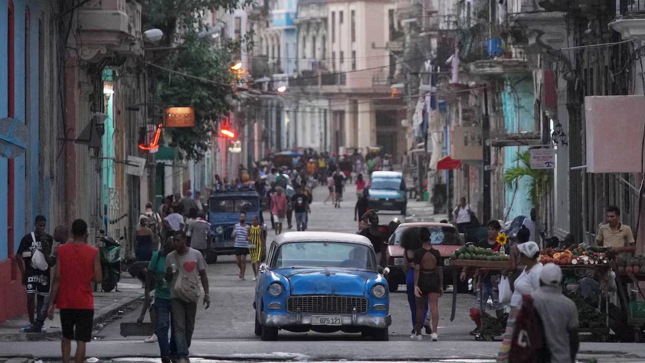 El descenso se acentuó en marzo, cuando arribaron al país 35.561 turistas, uno de los registros más bajos de los últimos años, de acuerdo con las cifras oficiales (REUTERS)