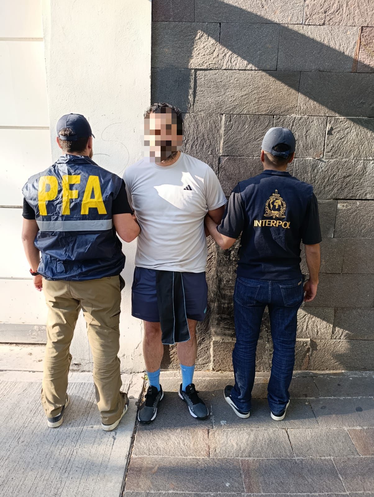 Detuvieron en Palermo a un exmilitar mexicano implicado en una red de contrabando internacional de combustible