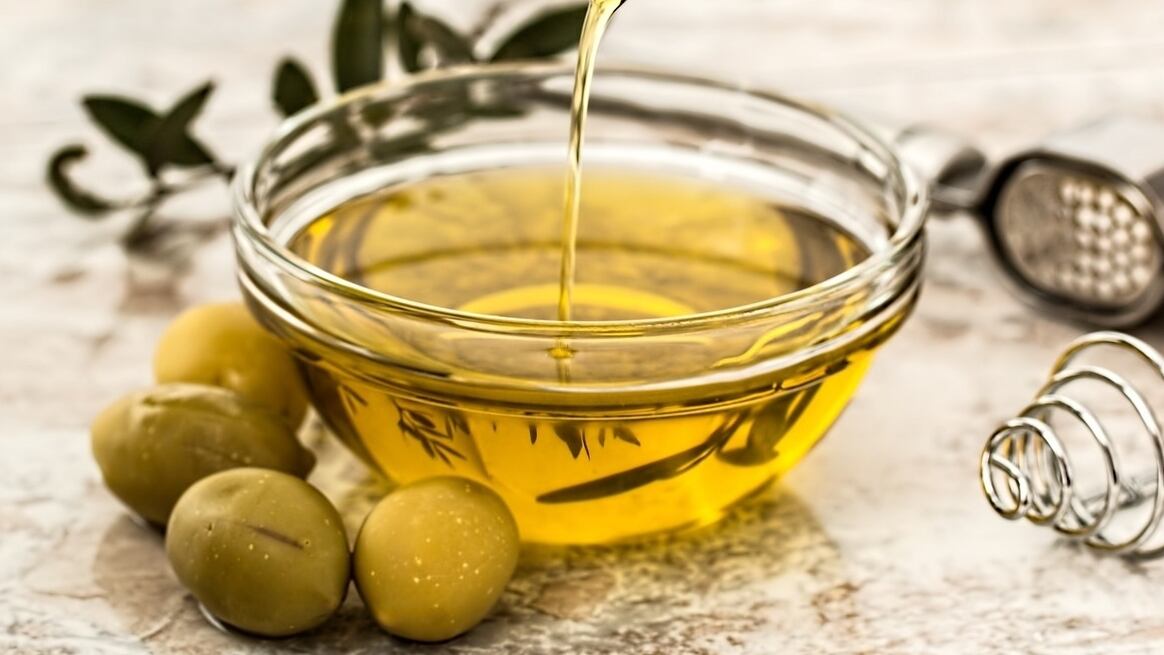 El aceite de oliva extra virgen es reconocido mundialmente por sus beneficios comprobados en la salud cardiovascular 