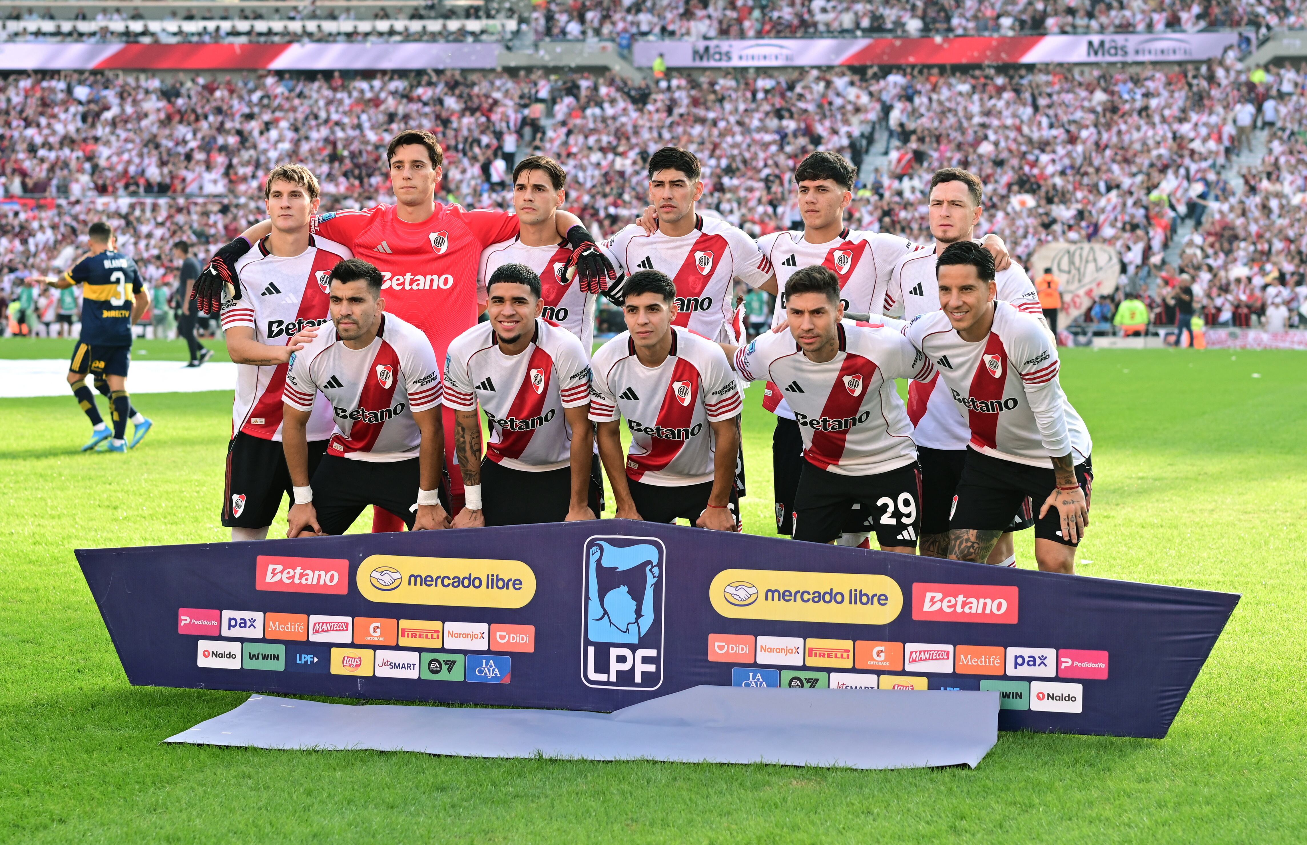 Lautaro Rivero fue el punto más alarmante de la formación titular de River Plate (Crédito: Reuters/Rodrigo Valle)