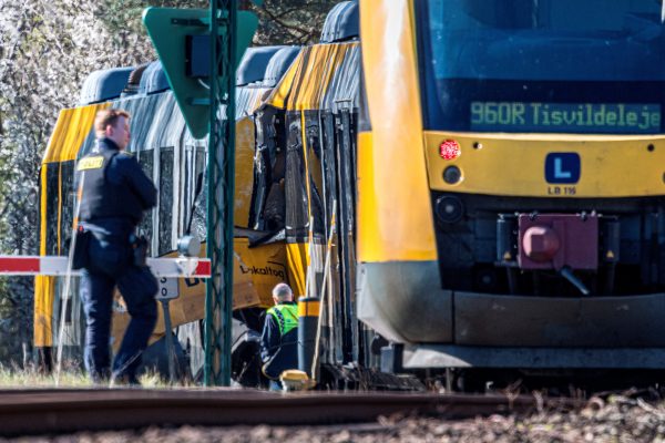 El choque frontal de dos trenes en Dinamarca dejó 18 heridos, cinco de ellos de gravedad