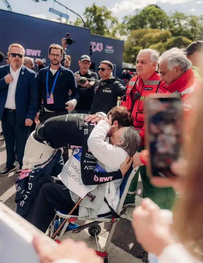 El abrazo de Colapinto y su abuela Rosa