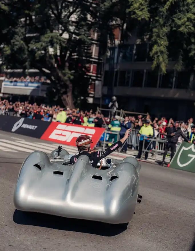 El piloto argentina en la Flecha de Plata que usó Fangio