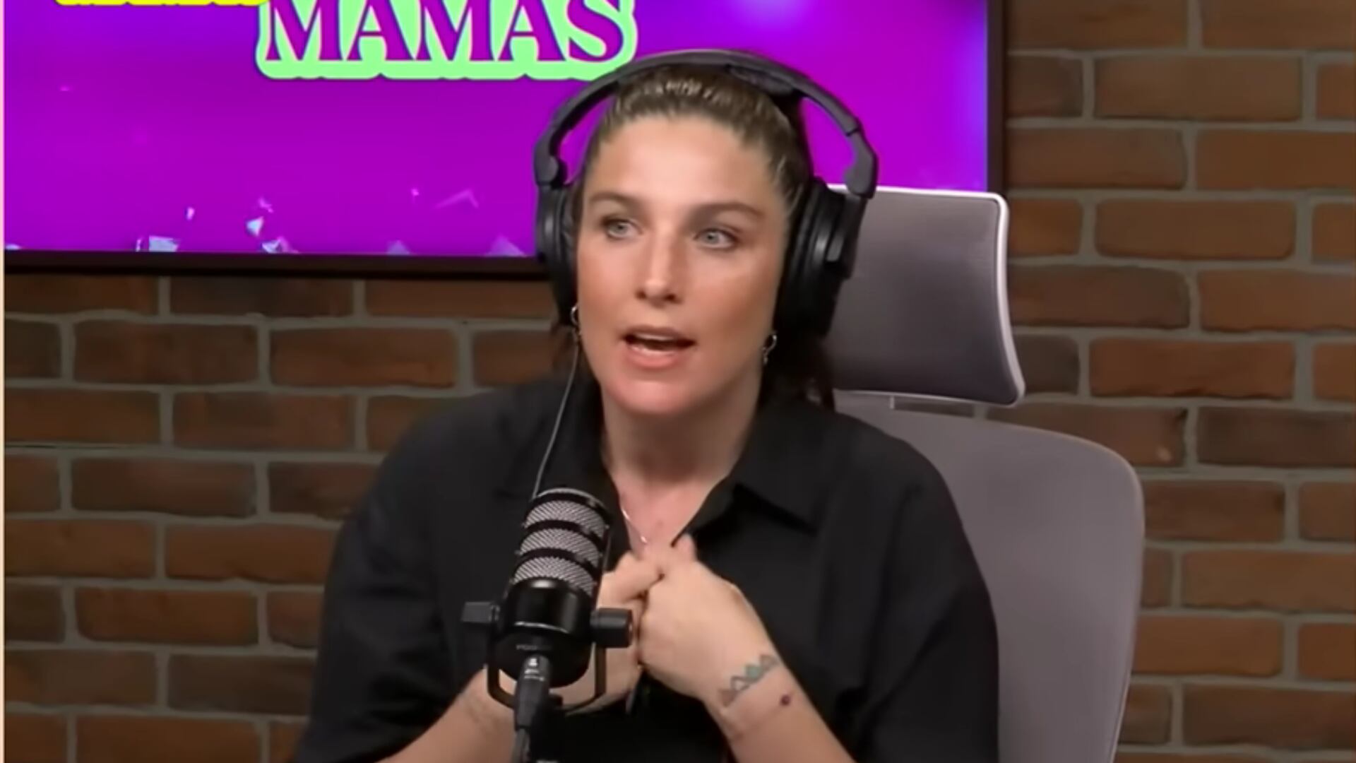 “Te insisten a este nivel y cuando decís que sí, te ocupás de organizar todo con un bebé recién nacido, te clavan con el bebé de dos meses encima, durmiendo mal y la niñera cuidando los pibes que se acuestan más tarde para que haga la nota”, lanzó, molesta 