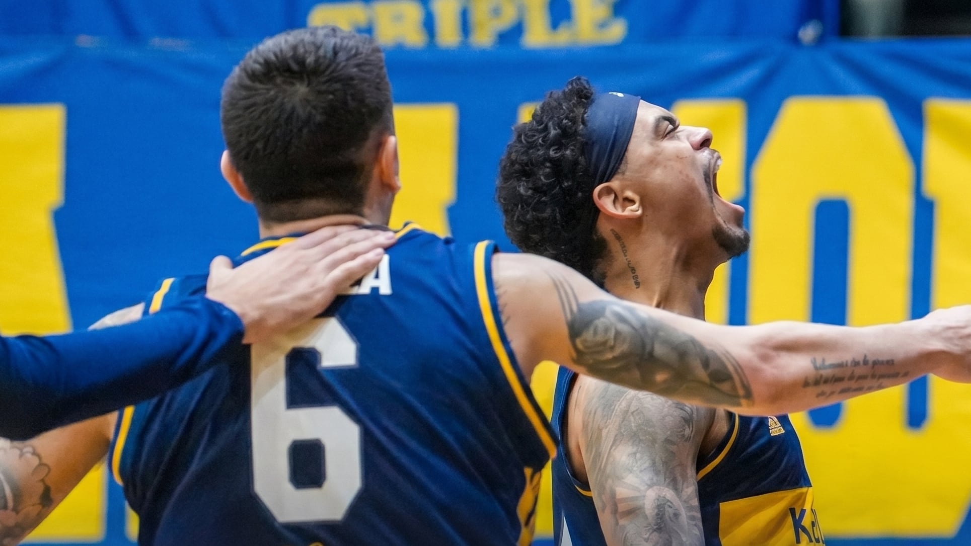 Michael Smith celebra el triunfo de Boca ante San Martín por la Liga Nacional de Básquet (@BasquetBocaJrs)
