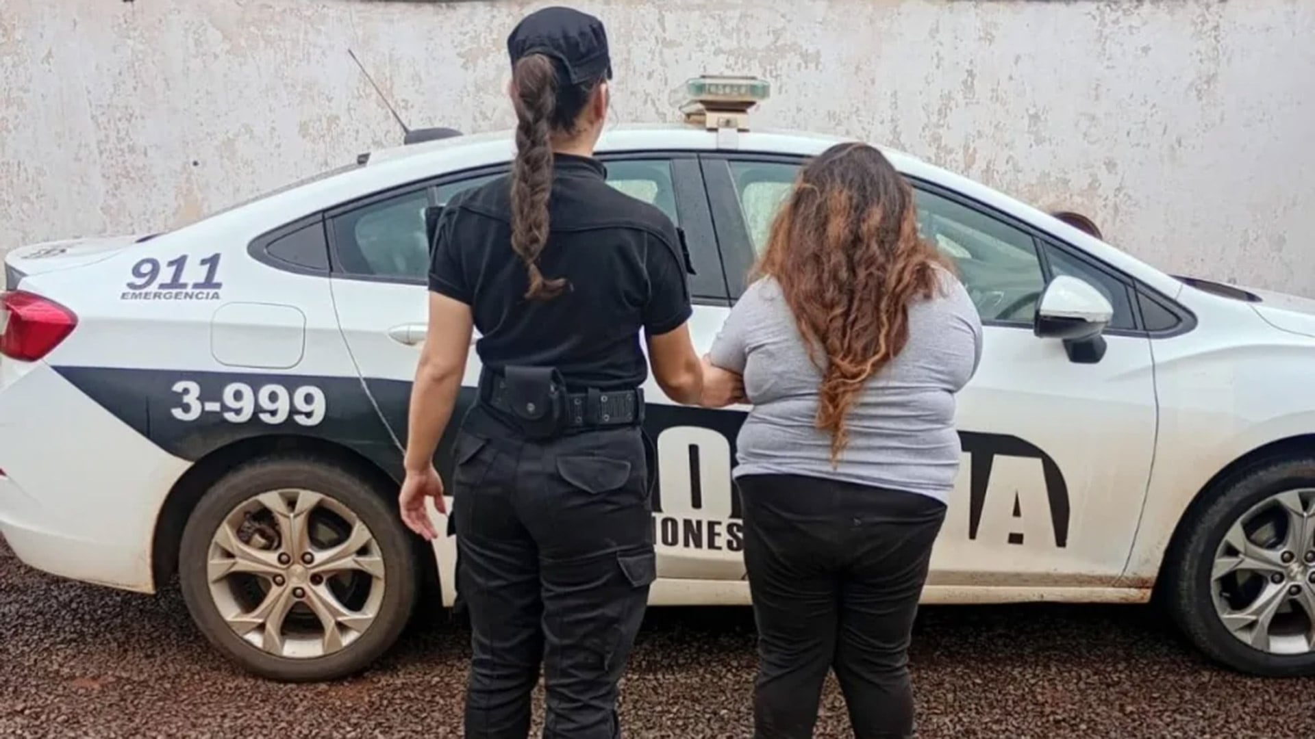 “Él paga la comida”: detuvieron a un padre por abusar de su hija de 16 años y a su madre por ocultarlo