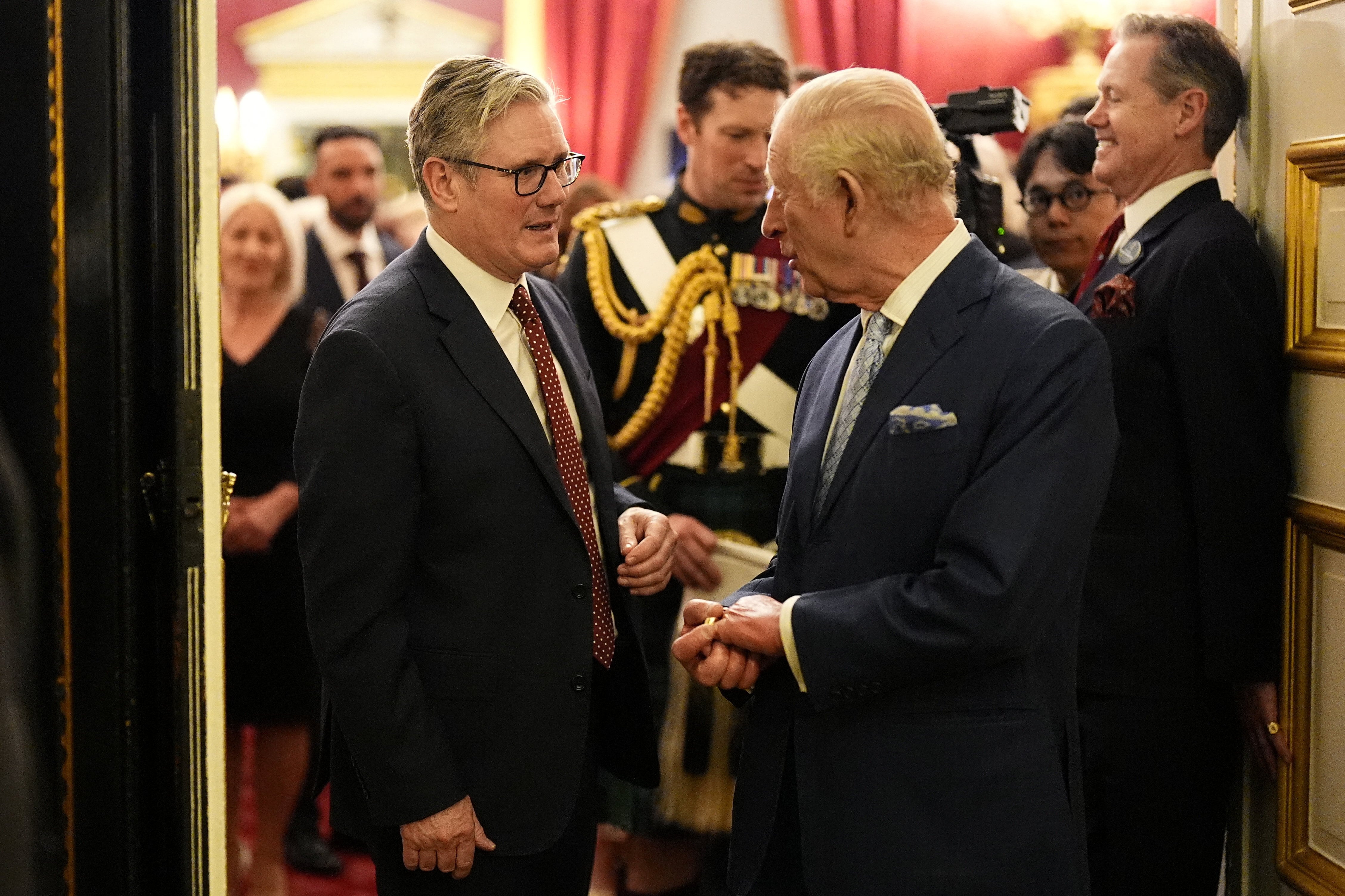 La llegada del monarca coincide con un momento delicado en la relación entre Londres y Washington. La guerra impulsada por Trump contra Irán abrió una inusual brecha diplomática entre ambos gobiernos (REUTERS)