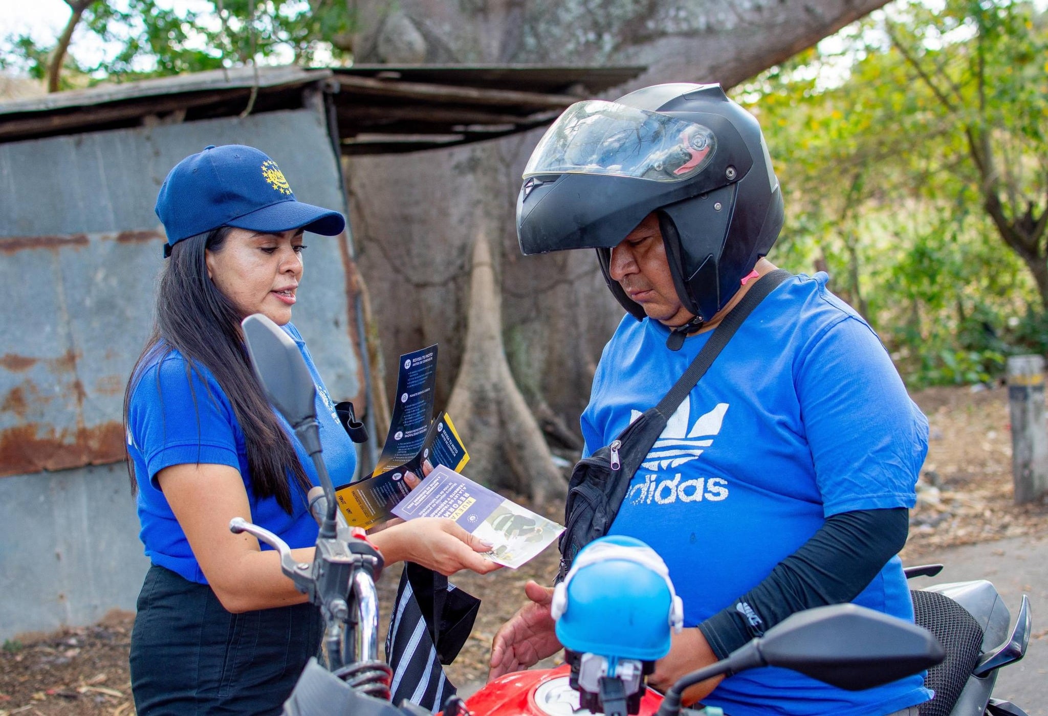 Las campañas de prevención, la evaluación familiar y la articulación con otras entidades públicas son parte central de la estrategia estatal de FONAT en El Salvador. (Cortesía: Fondo para la Atención a las Víctimas de Accidentes de Tránsito)
